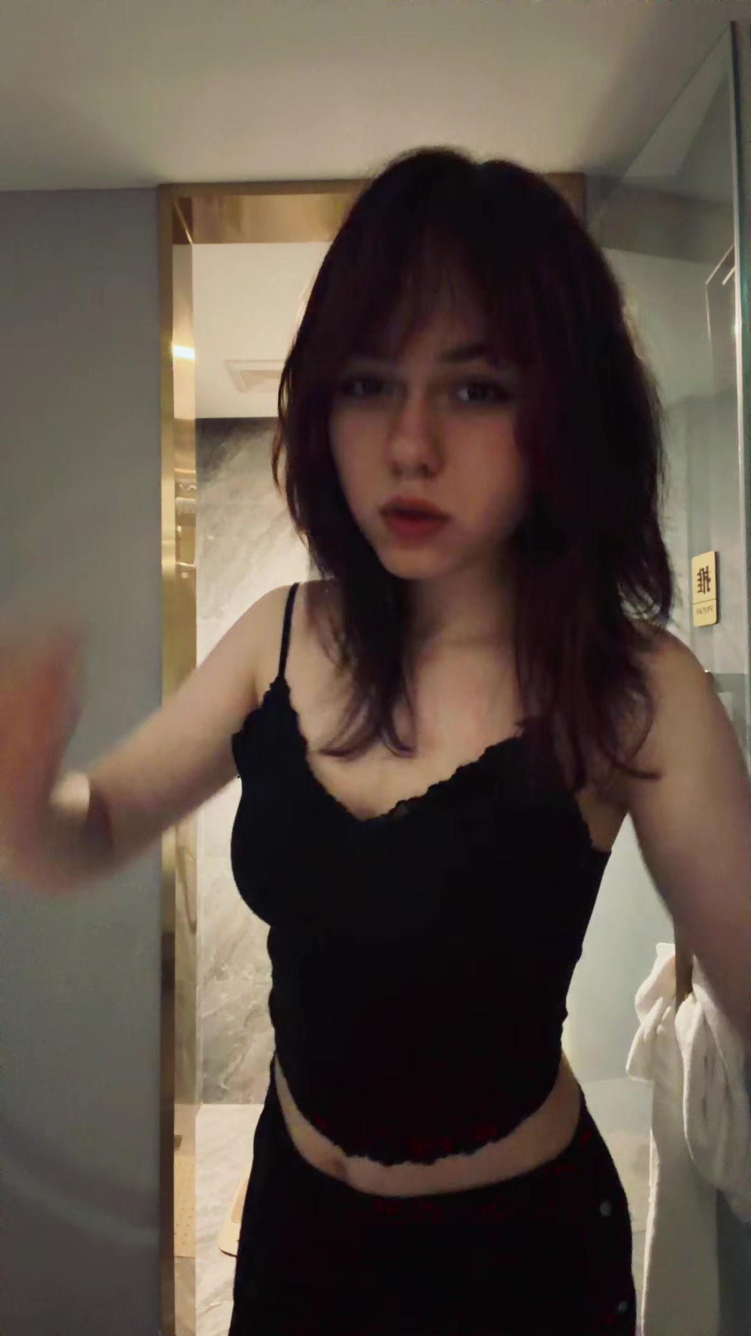 @v.lisa