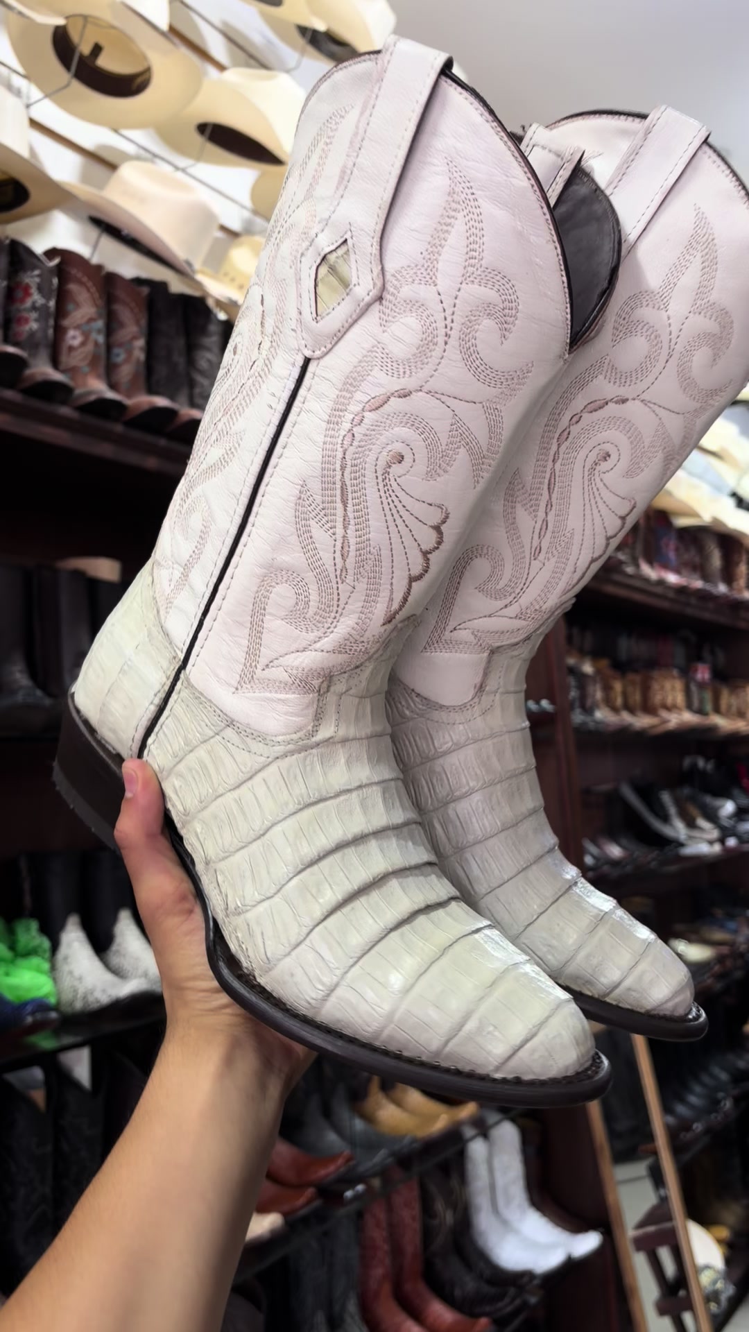 @BOTAS ORIGINALES DE LEON 🦁🫡