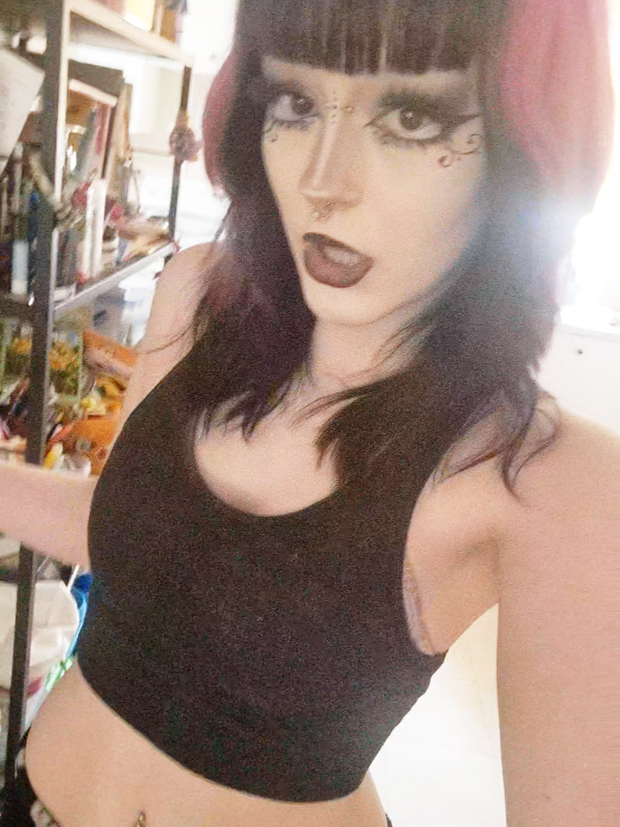 @Nat 🖤🦄