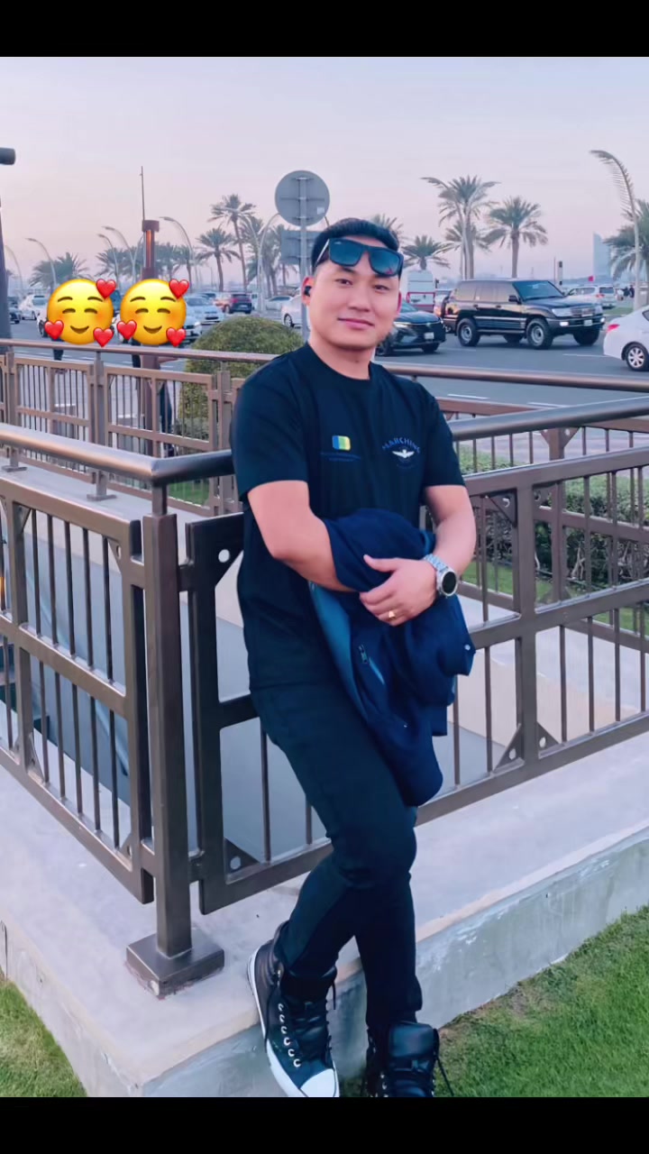 @Mitra magar (खादि 🇶🇦❣️)
