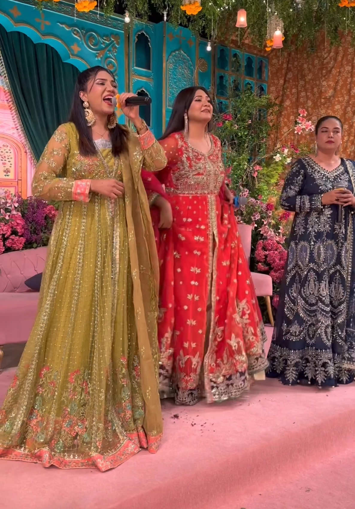 @Manwa Sisters ✅