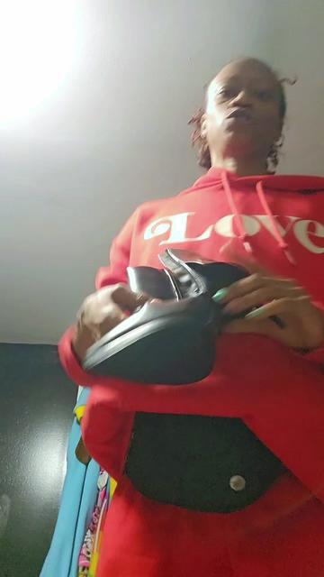 @shellzlonglegz