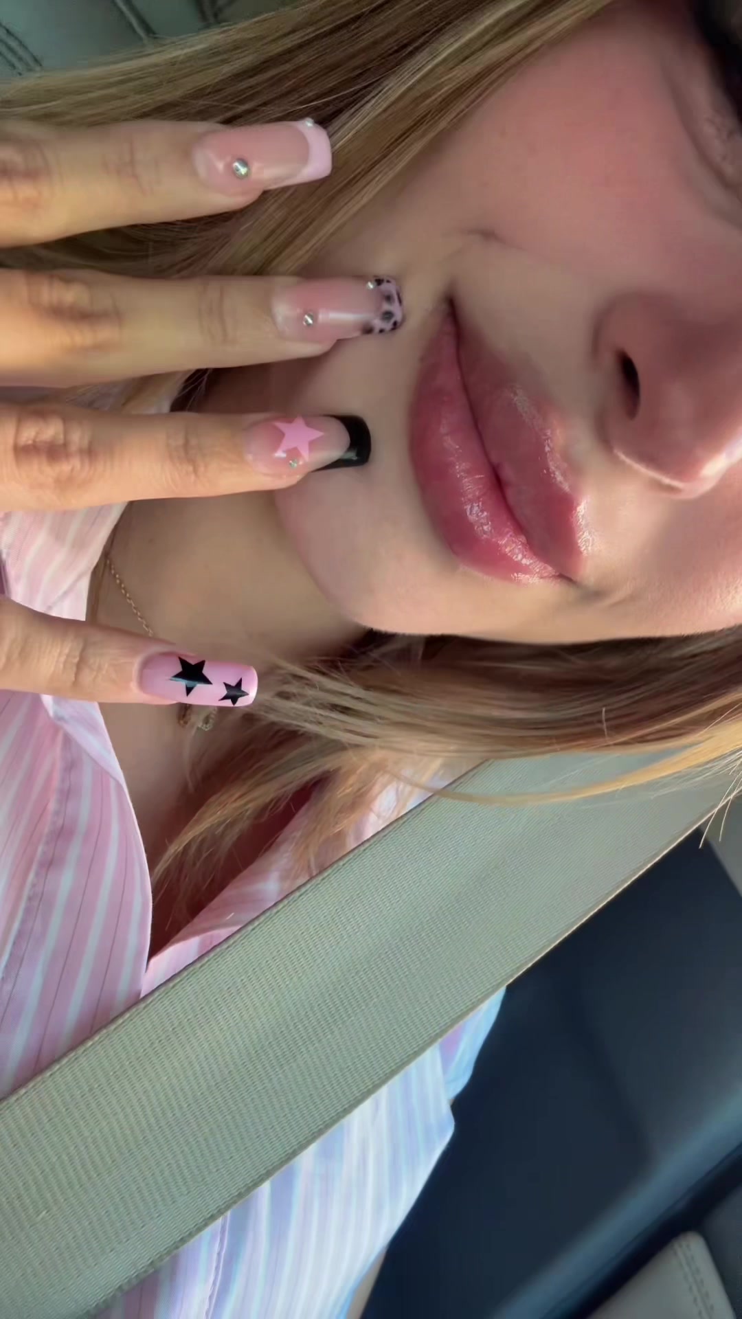 @🧍🏼♀️