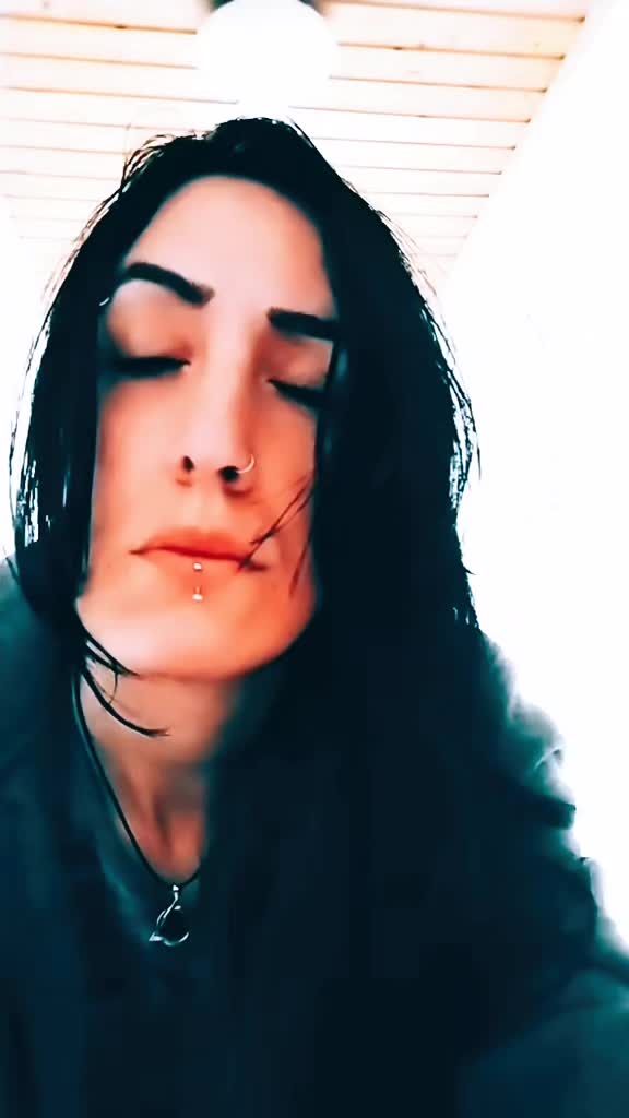 @LadyWolfBlack🐺