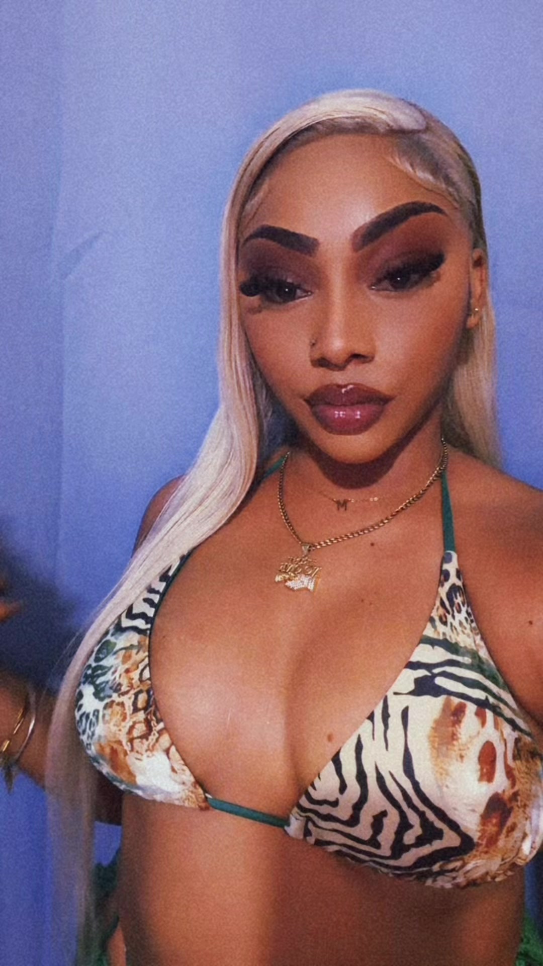 @islandgirl_tomoye