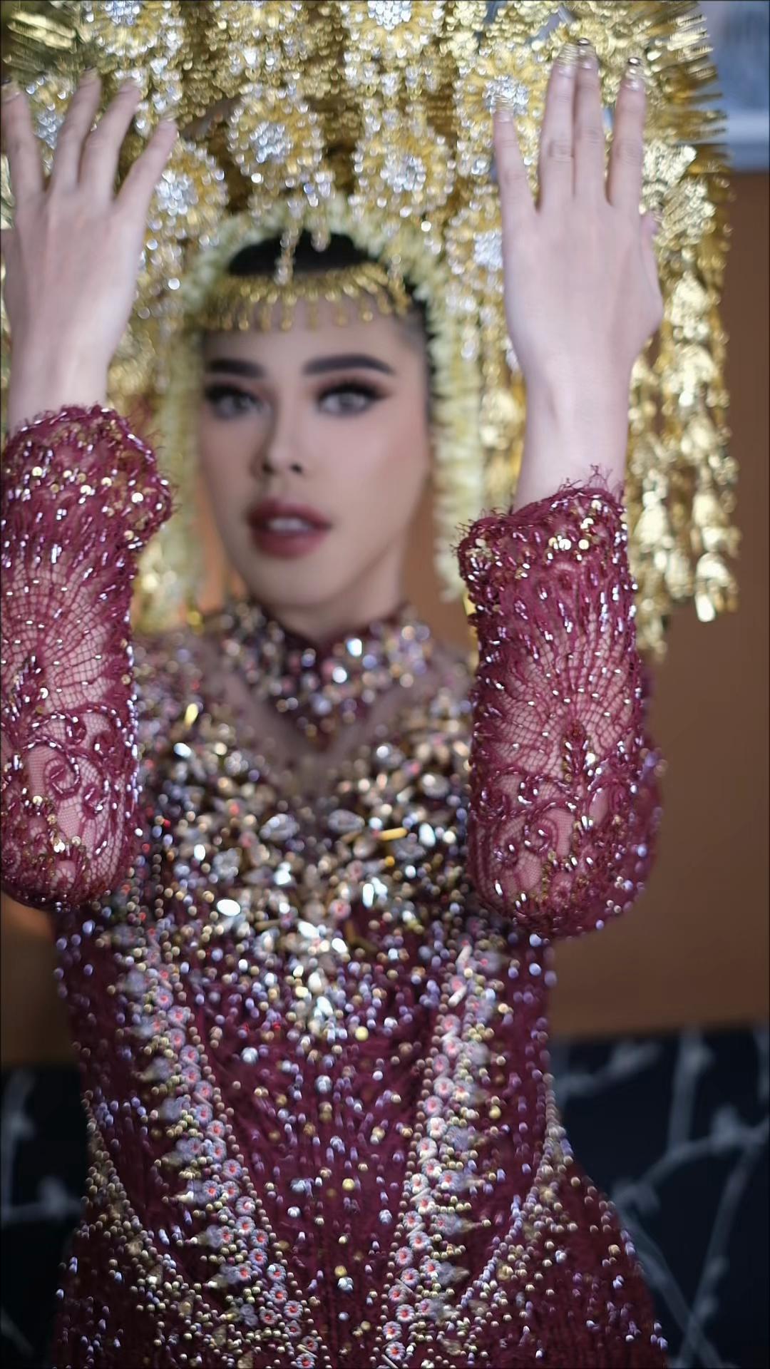 @DEBHYSALONAMBON