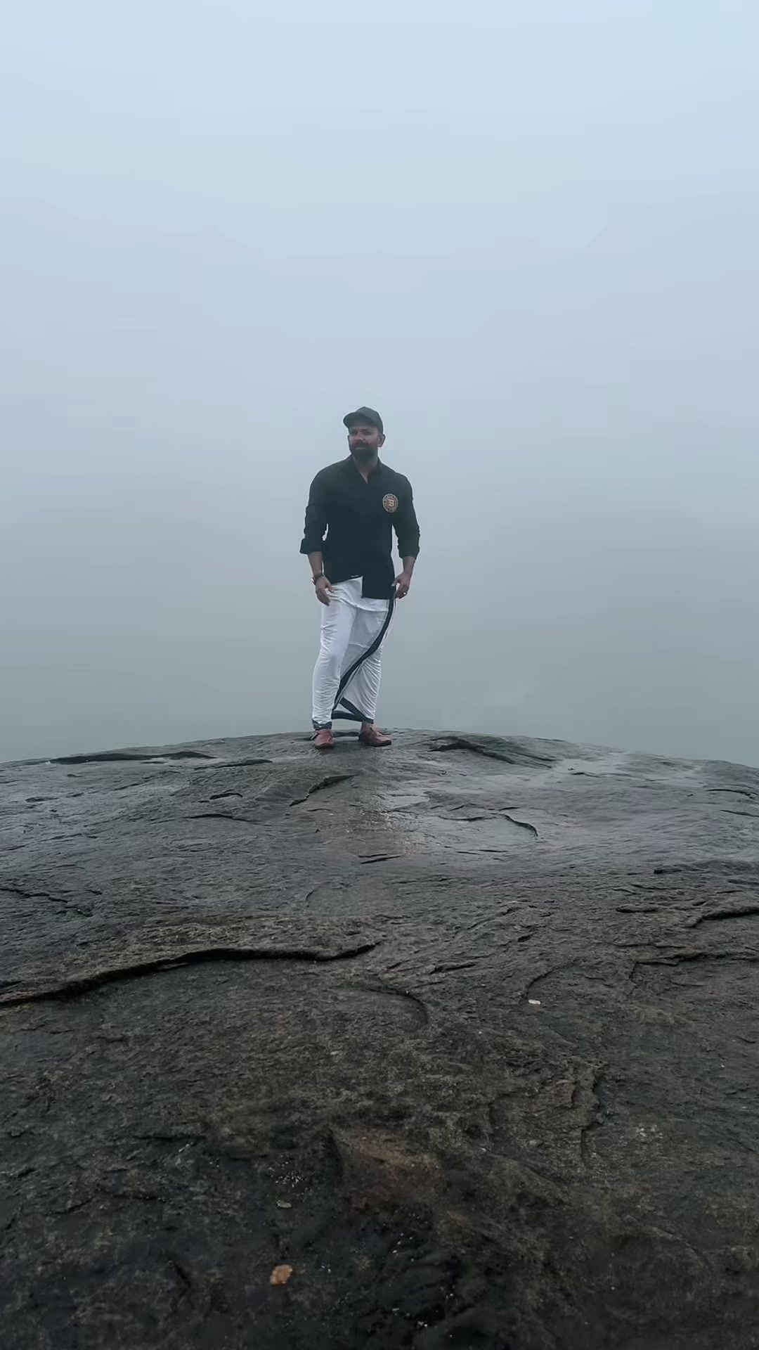 @👑തൊപ്പിക്കാരൻ👑