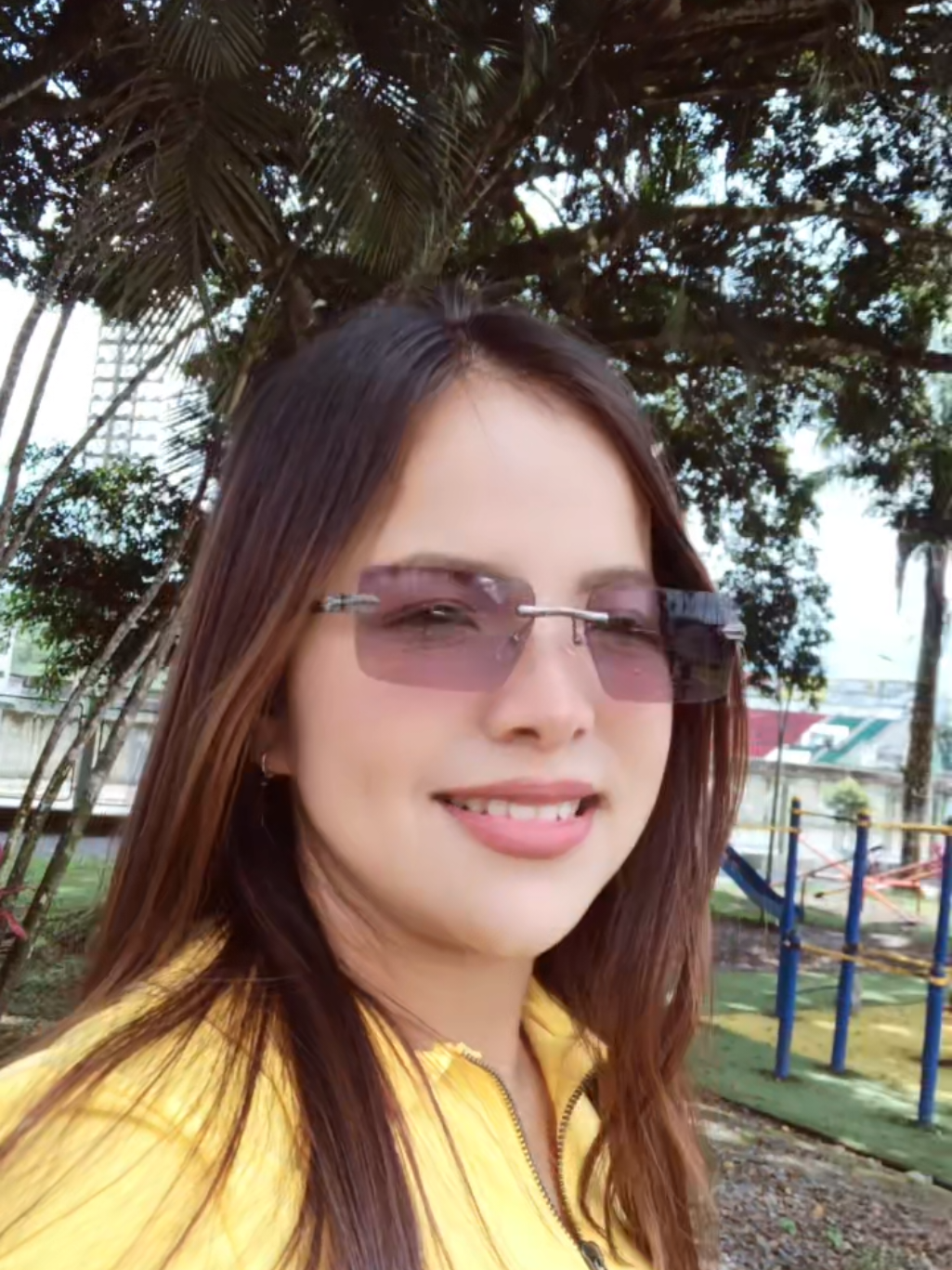 @Nelly te empez&oacute; a seguir 🌹