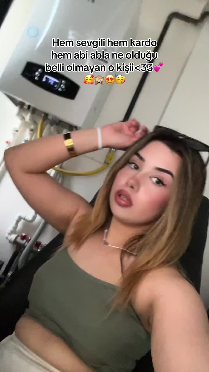 @Elisaa