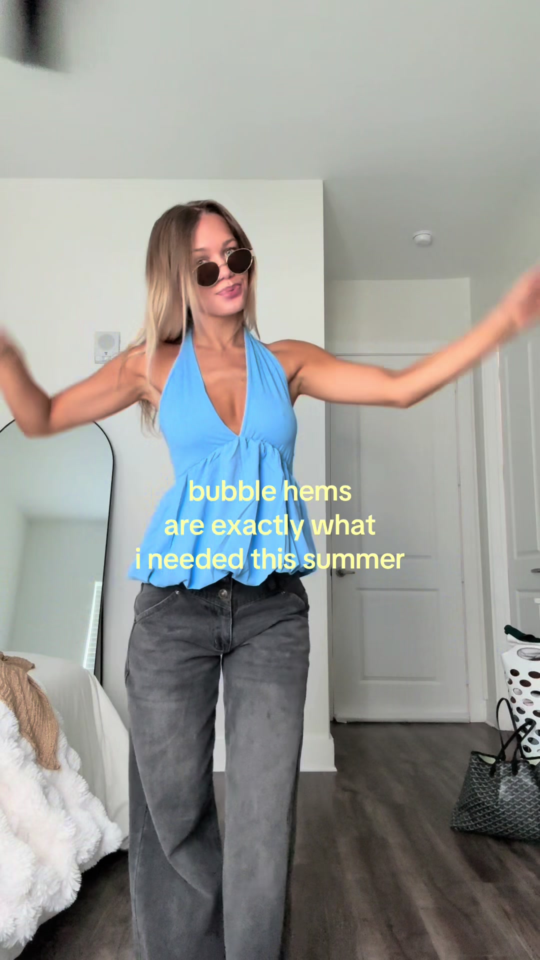 @shopchloemhollis