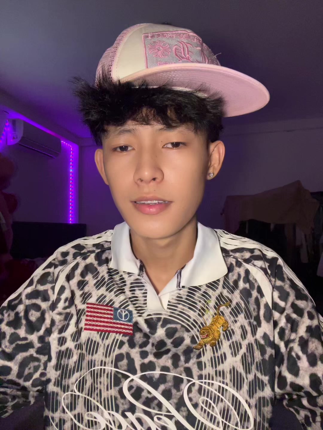 @CHHOŘNG~CHHOŘNG