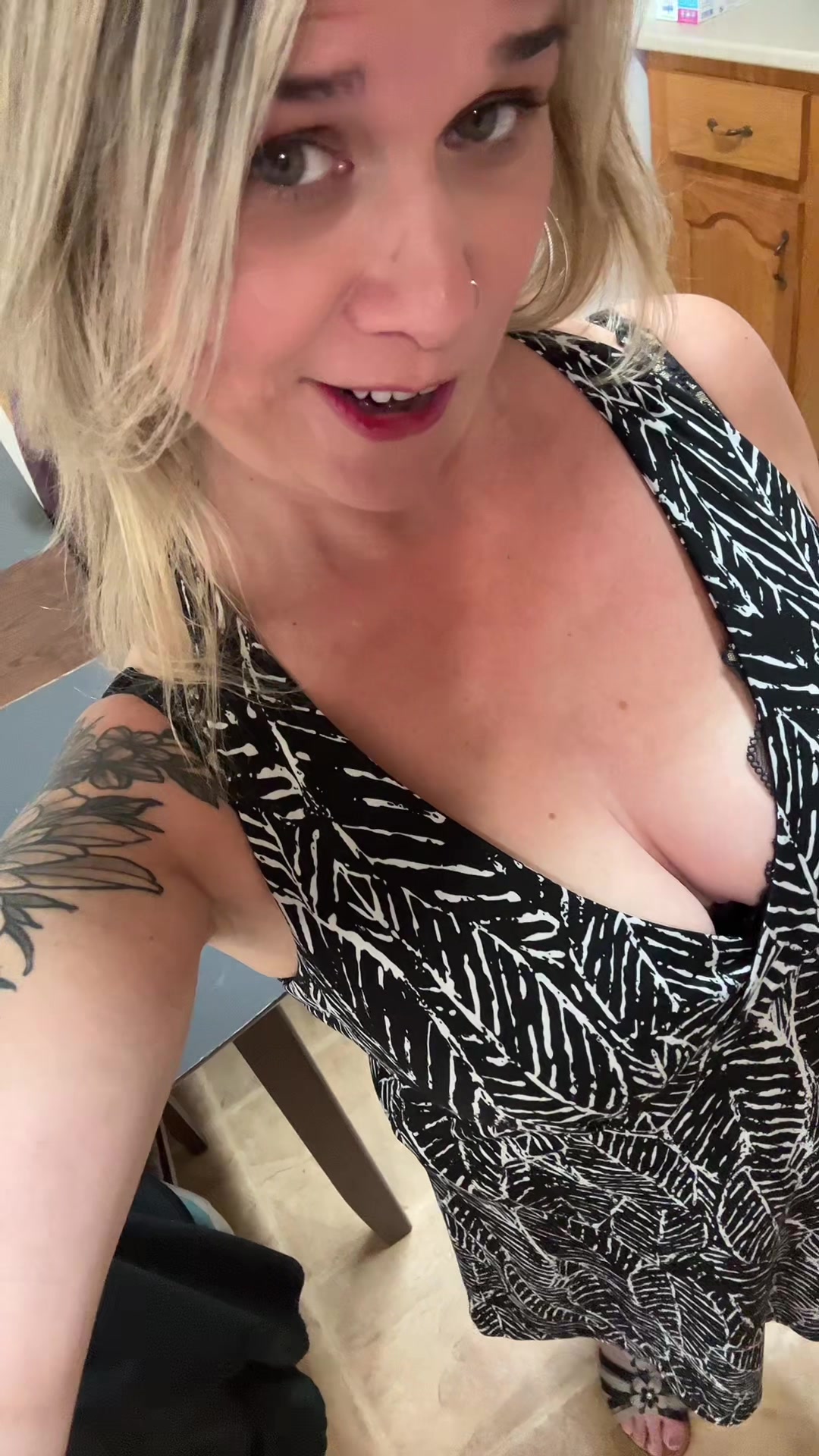 @Hotmomvibes