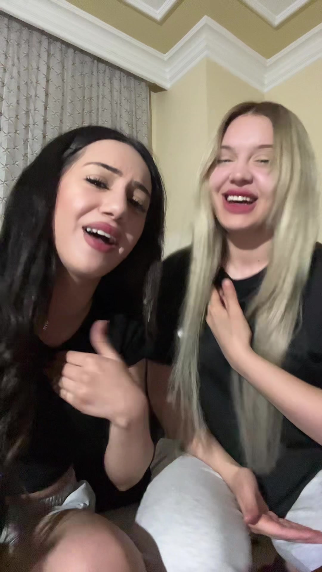 @Eceeresmi