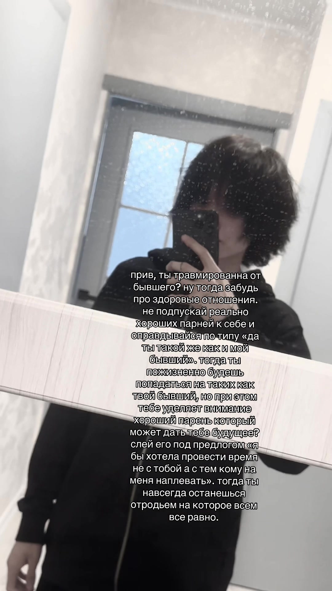 @>.<