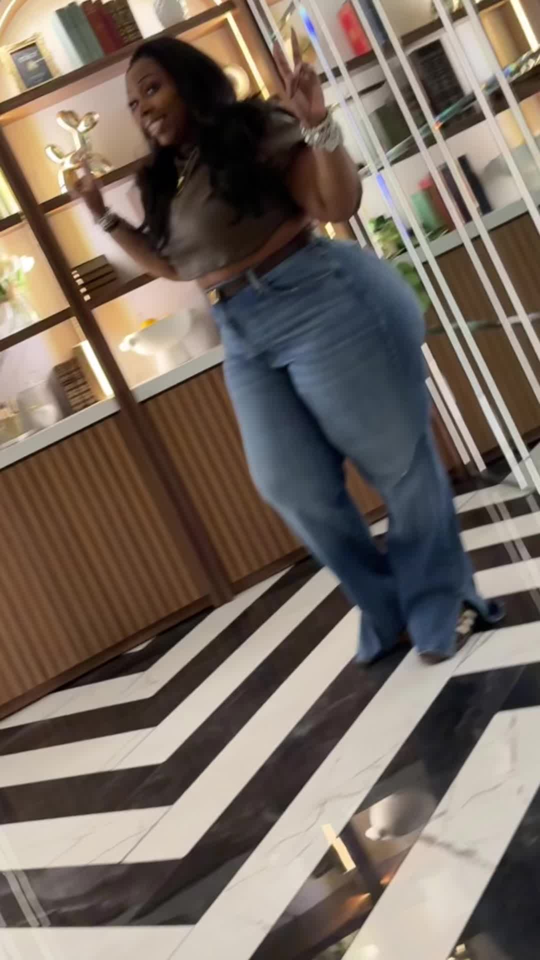 @maishanaamon