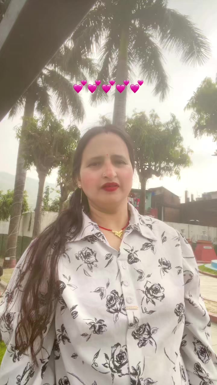 @राधा खरेल ❤️