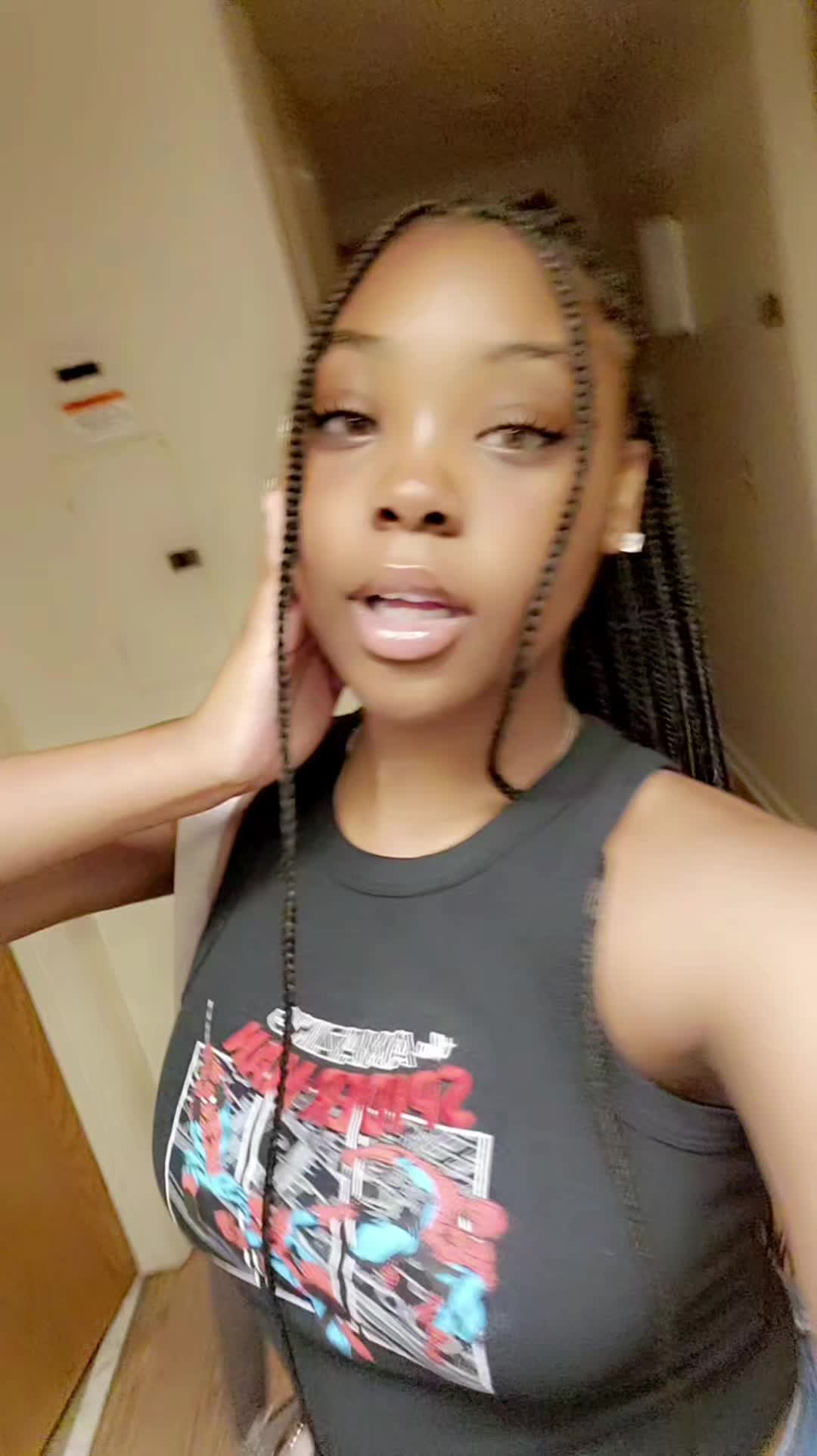 @Takhia03