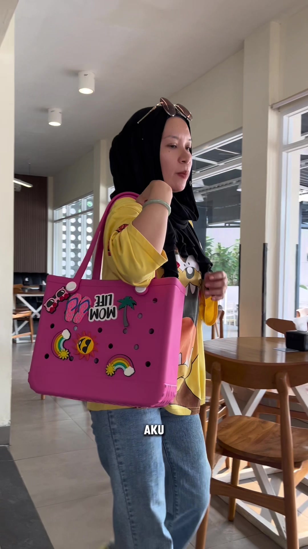 @LELI si paling TAS dan SANDAL