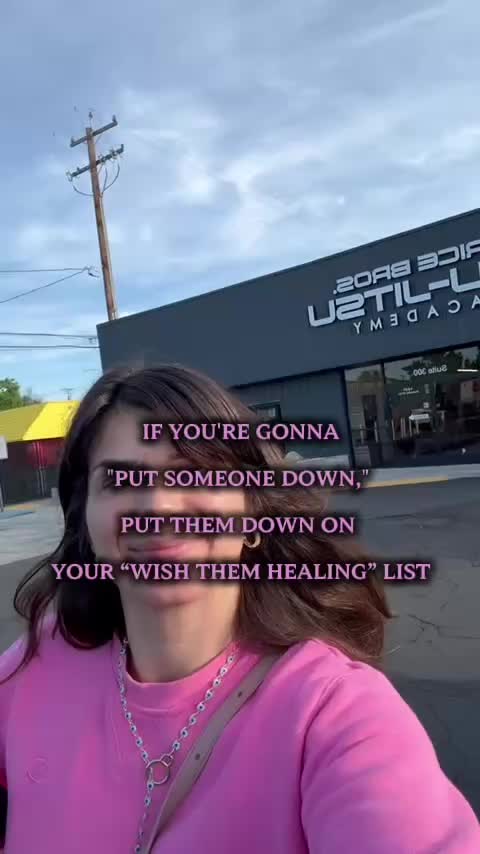 @NaomiDavoudian