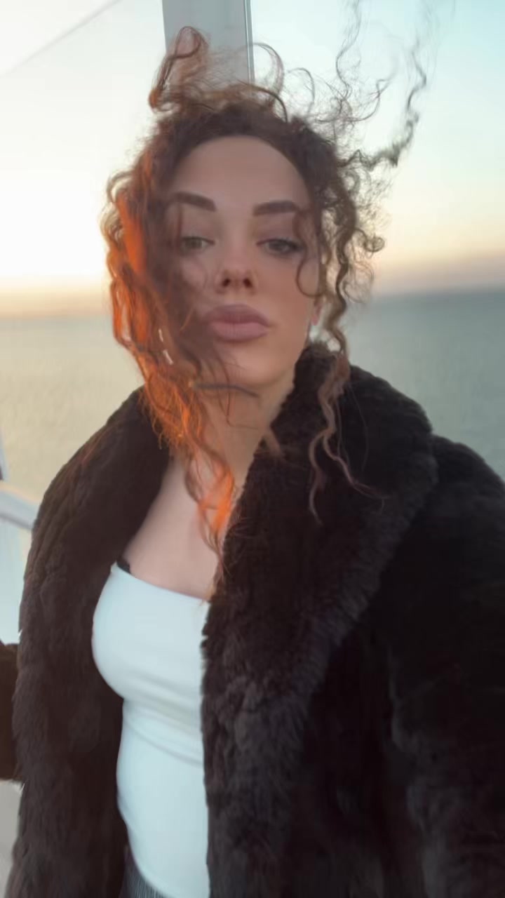 @isidora