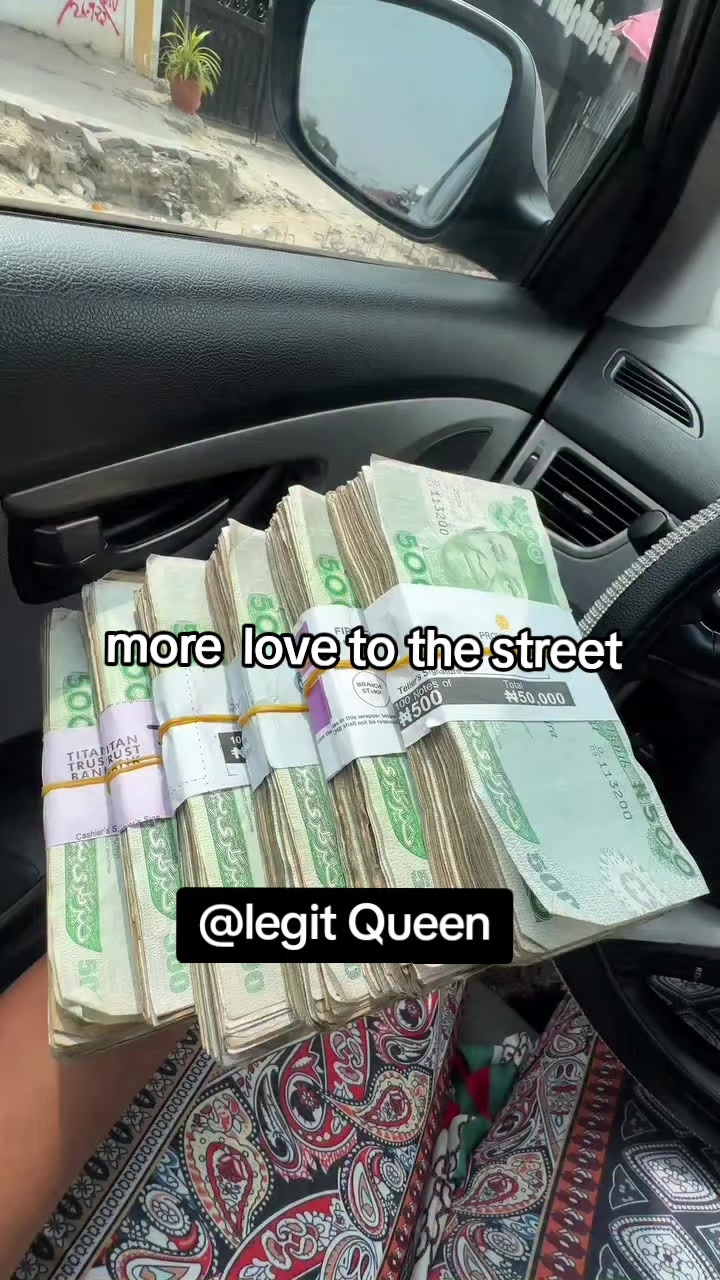 @Legit Queen 👑💵❤️🍾