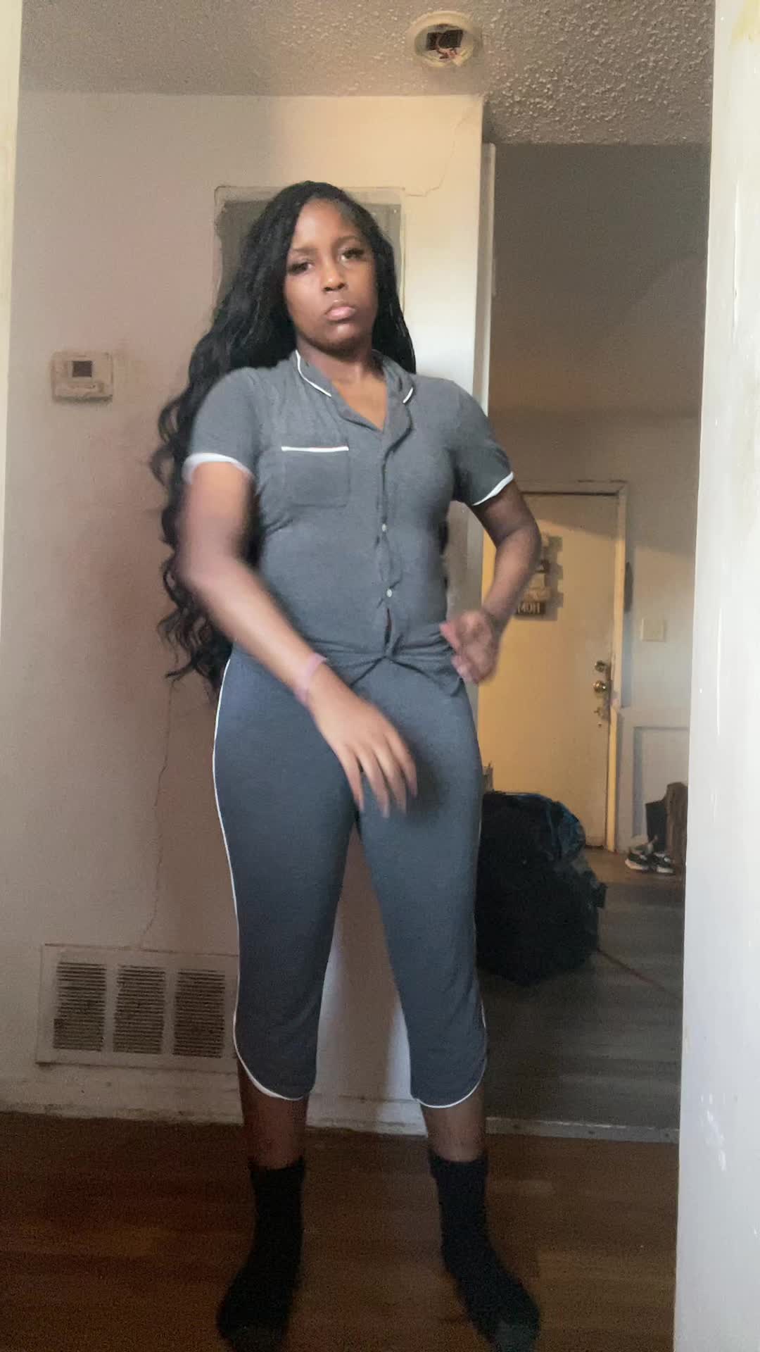 @Jꨄ