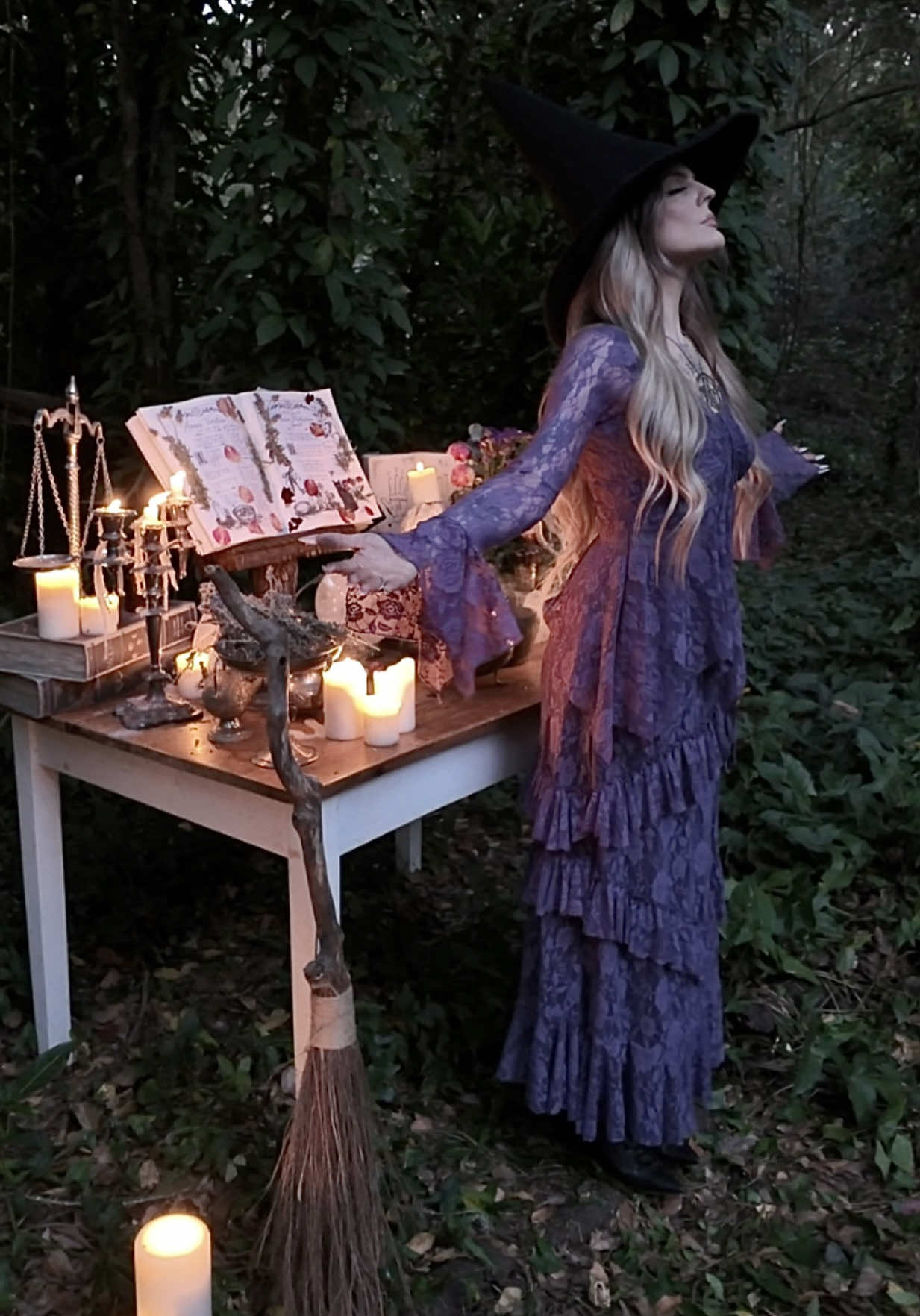 @Stella🔮 Witch of the Moon 🌙