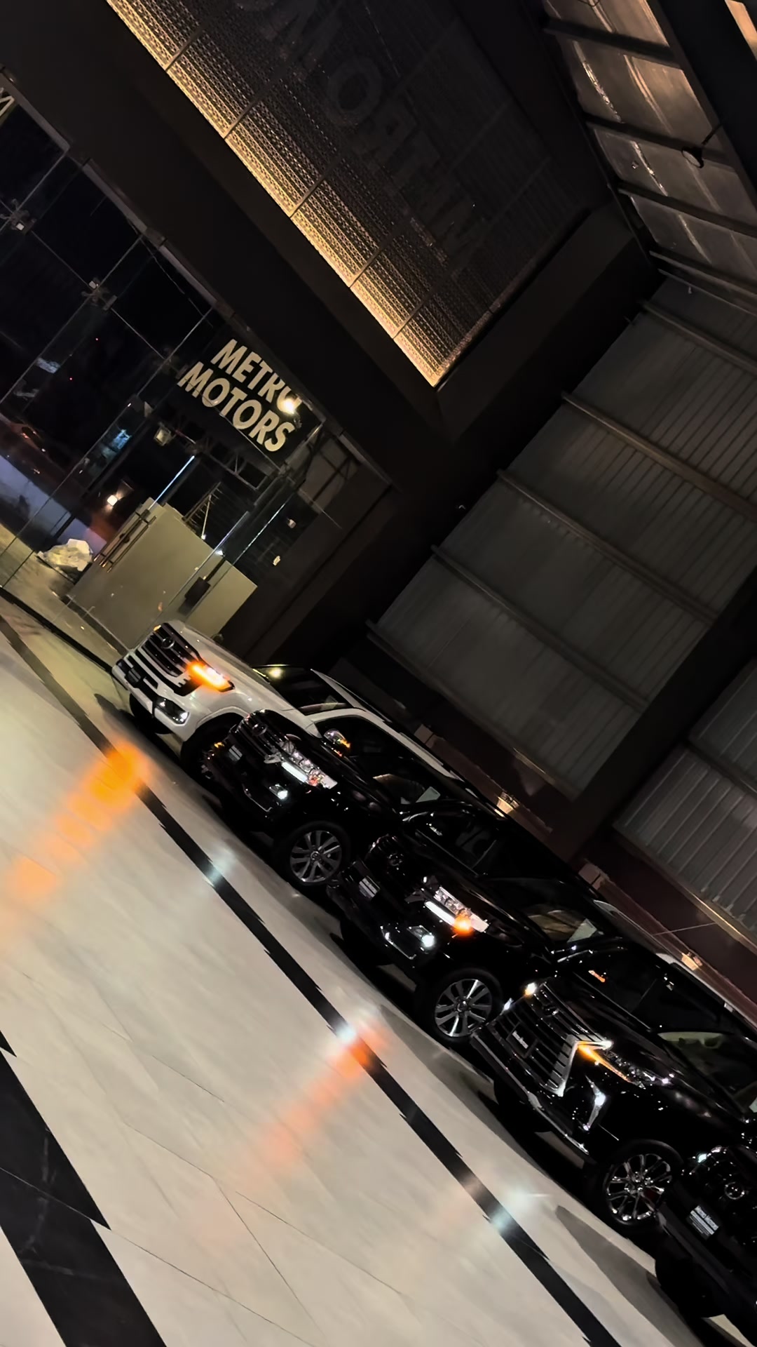 @METRO MOTORS