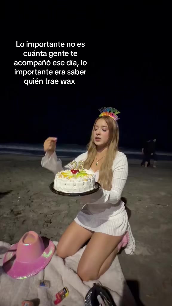 @thequeenisabell