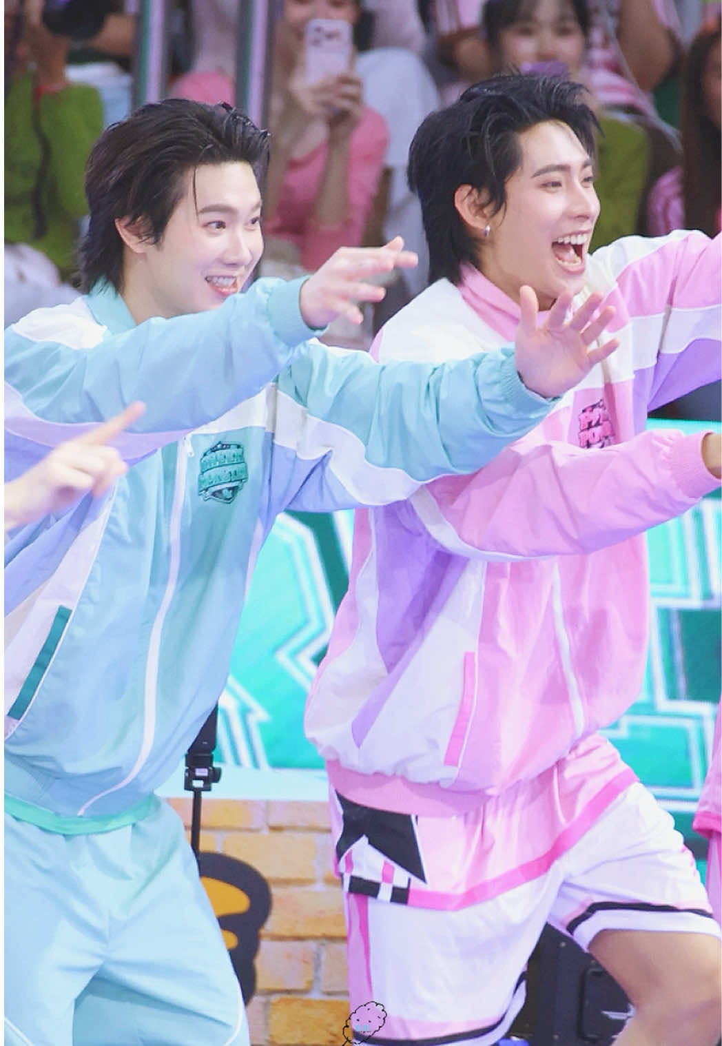 @𝙗𝙡𝙪𝙚𝙘𝙖𝙣𝙙𝙮𝙛𝙡𝙤𝙨𝙨.♡