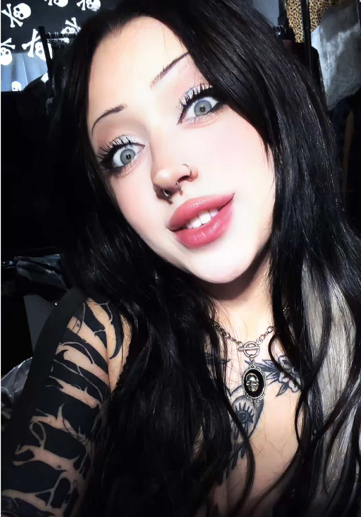 @drowningmysorrowz