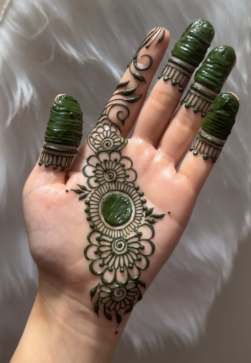 @charmsofmehandi