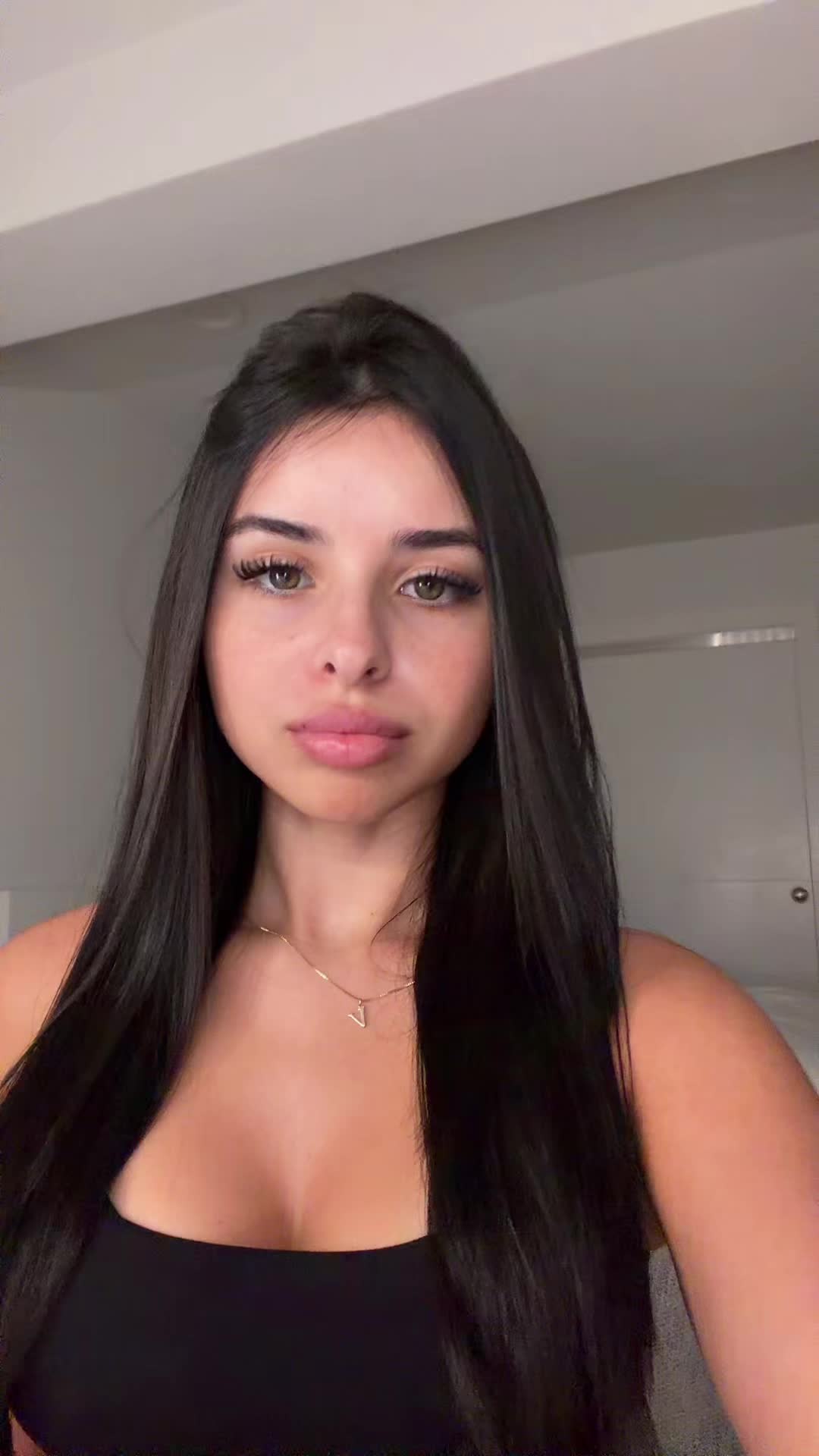 @vickyguez