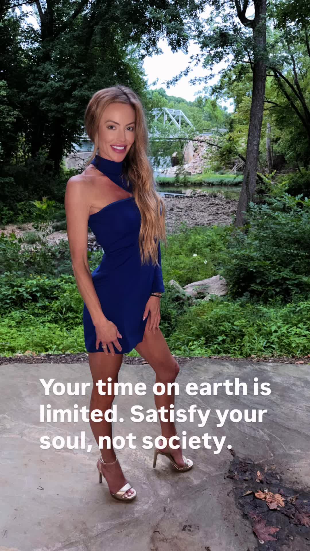 @AMANDASELLINGTHE417