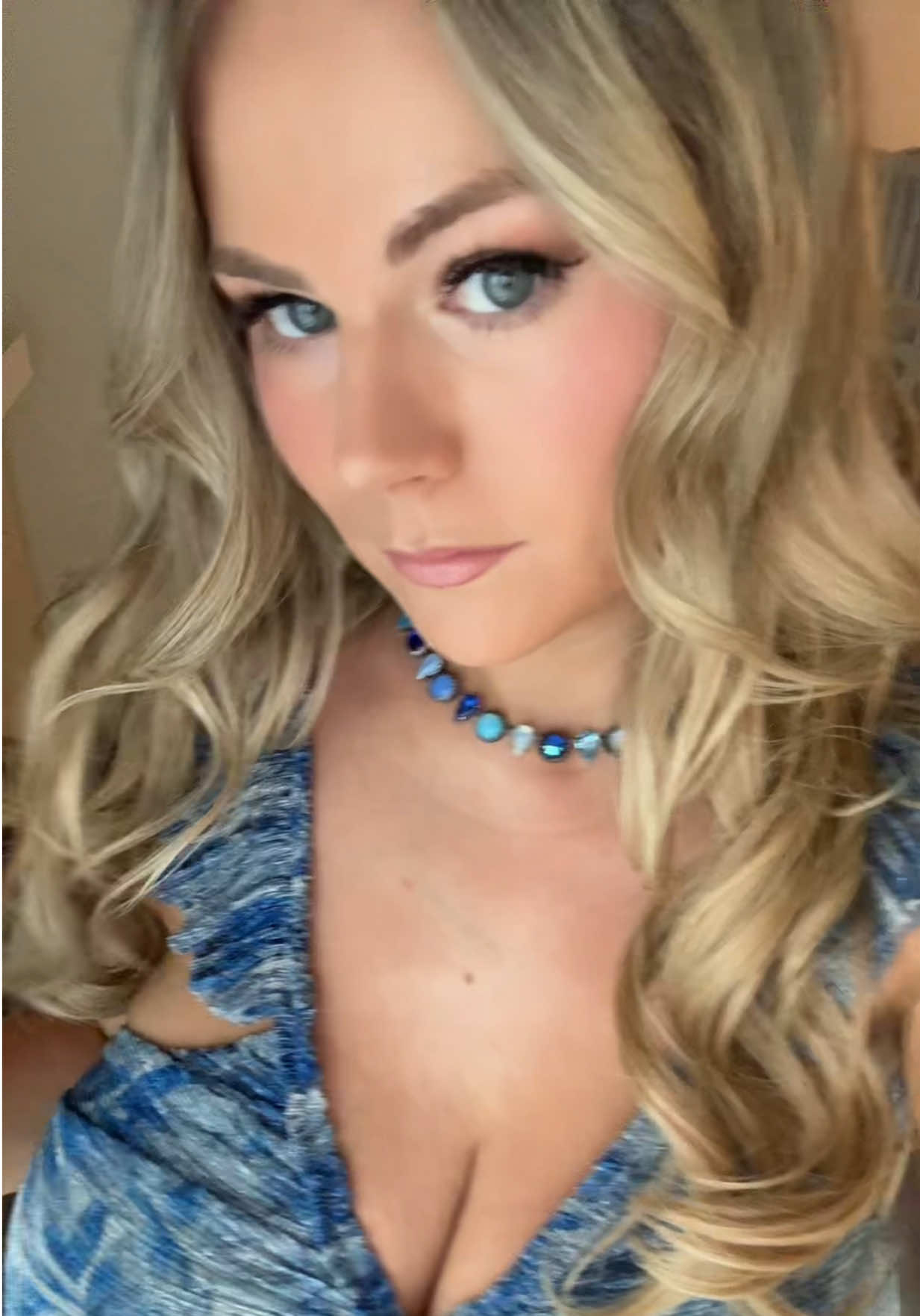 @EmspensiveEmily