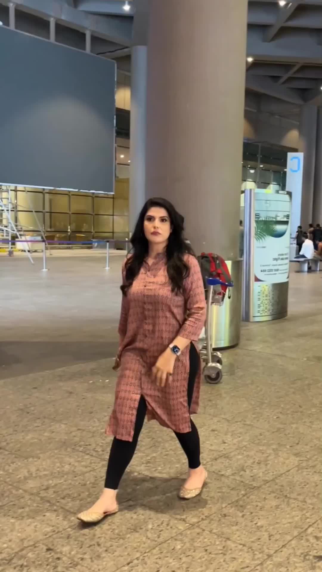 @zareen_khan