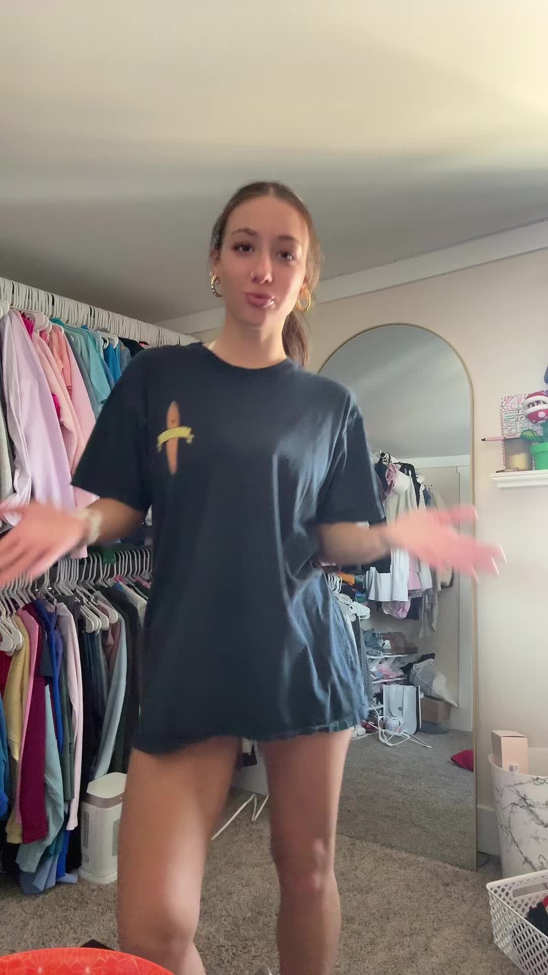 @weirdgirIhotbod