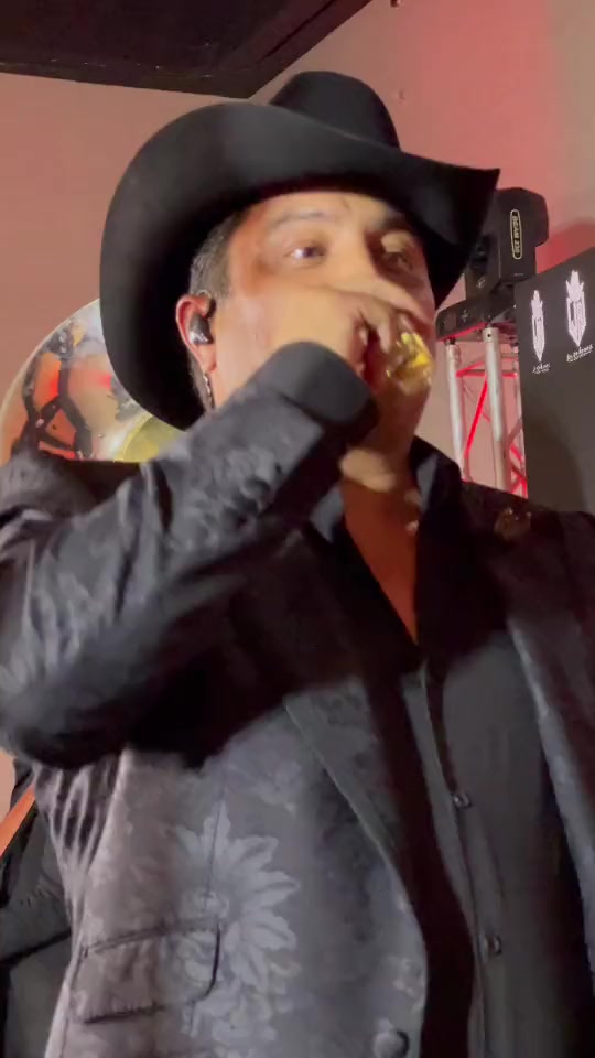@JULION ALVAREZ FANS 🇲🇽