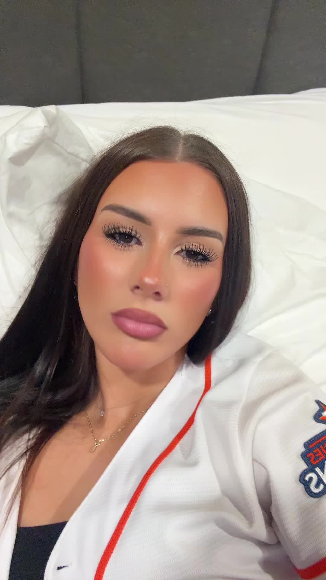 @b🍒