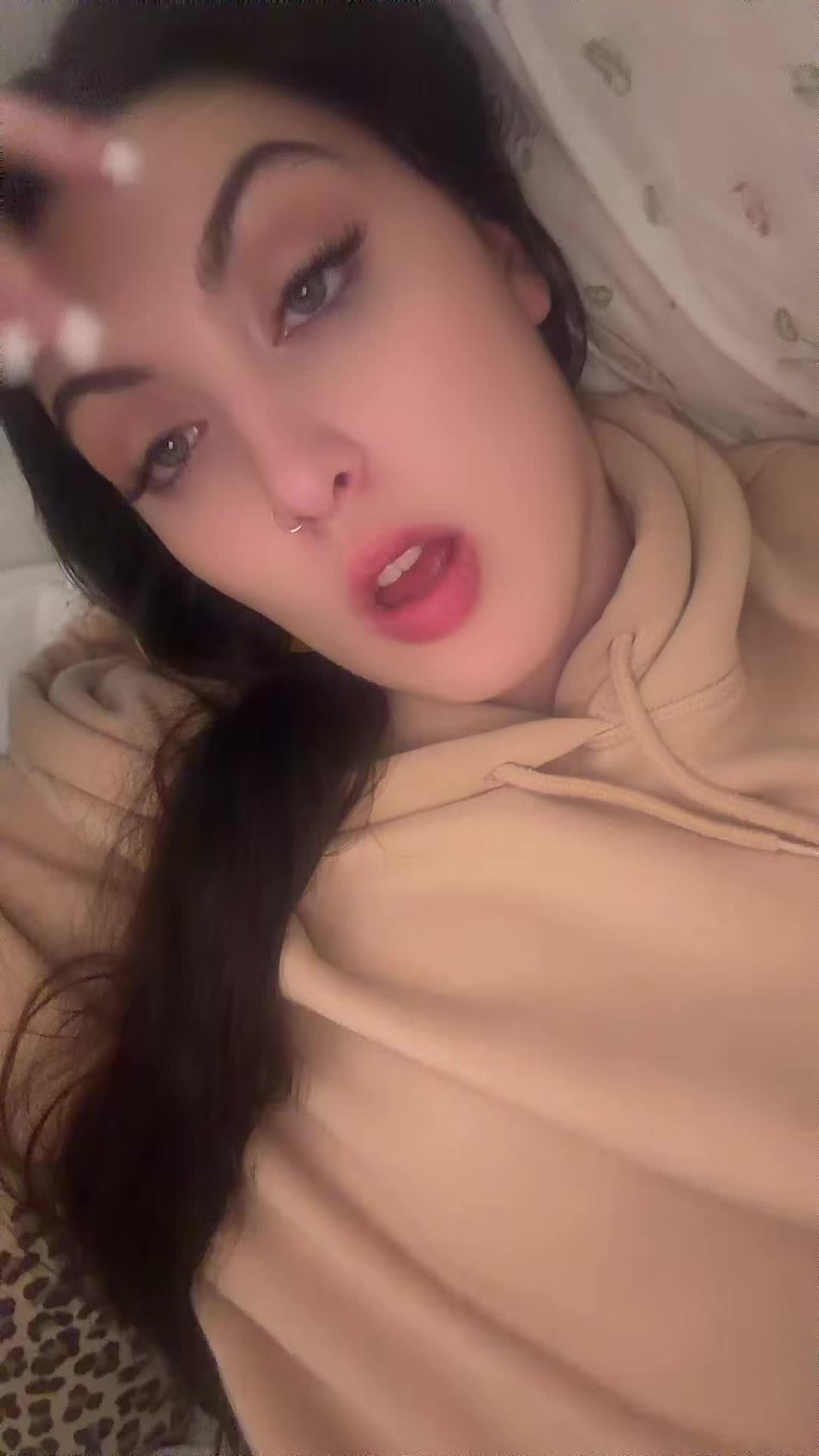 @(♡_♡)