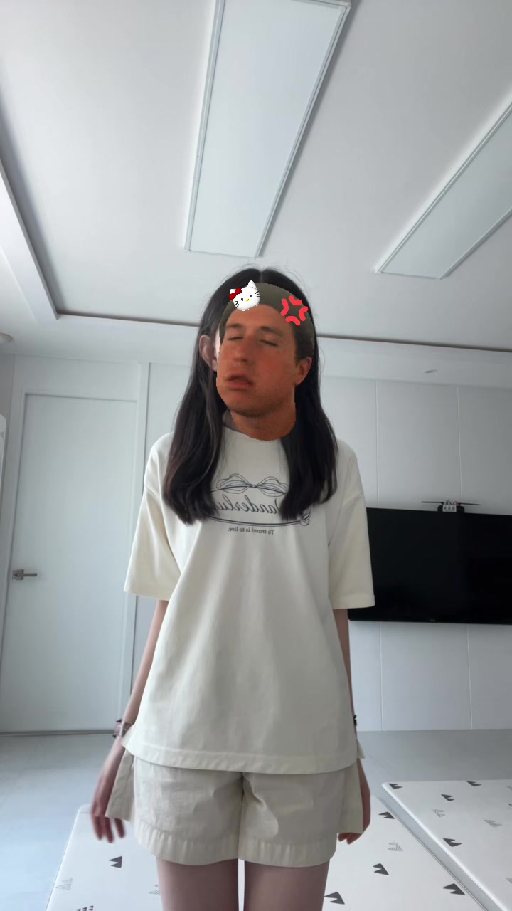 @😭