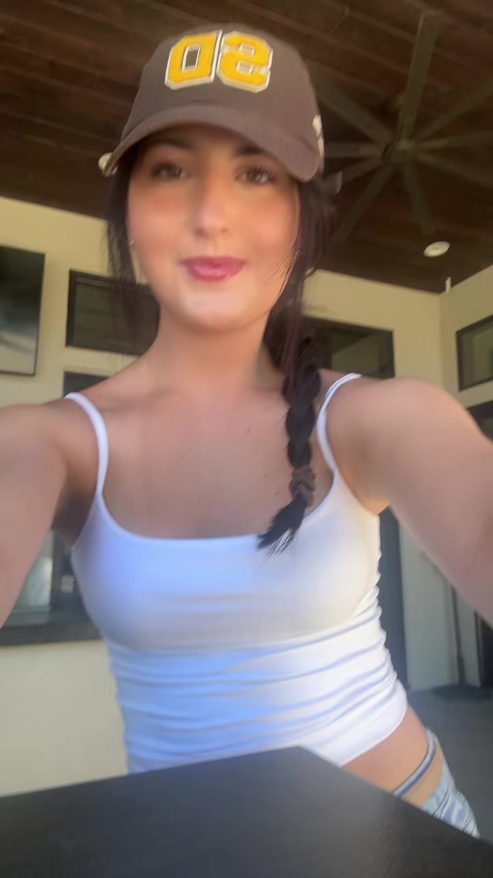 @ella 🩷🪩🎀🤍