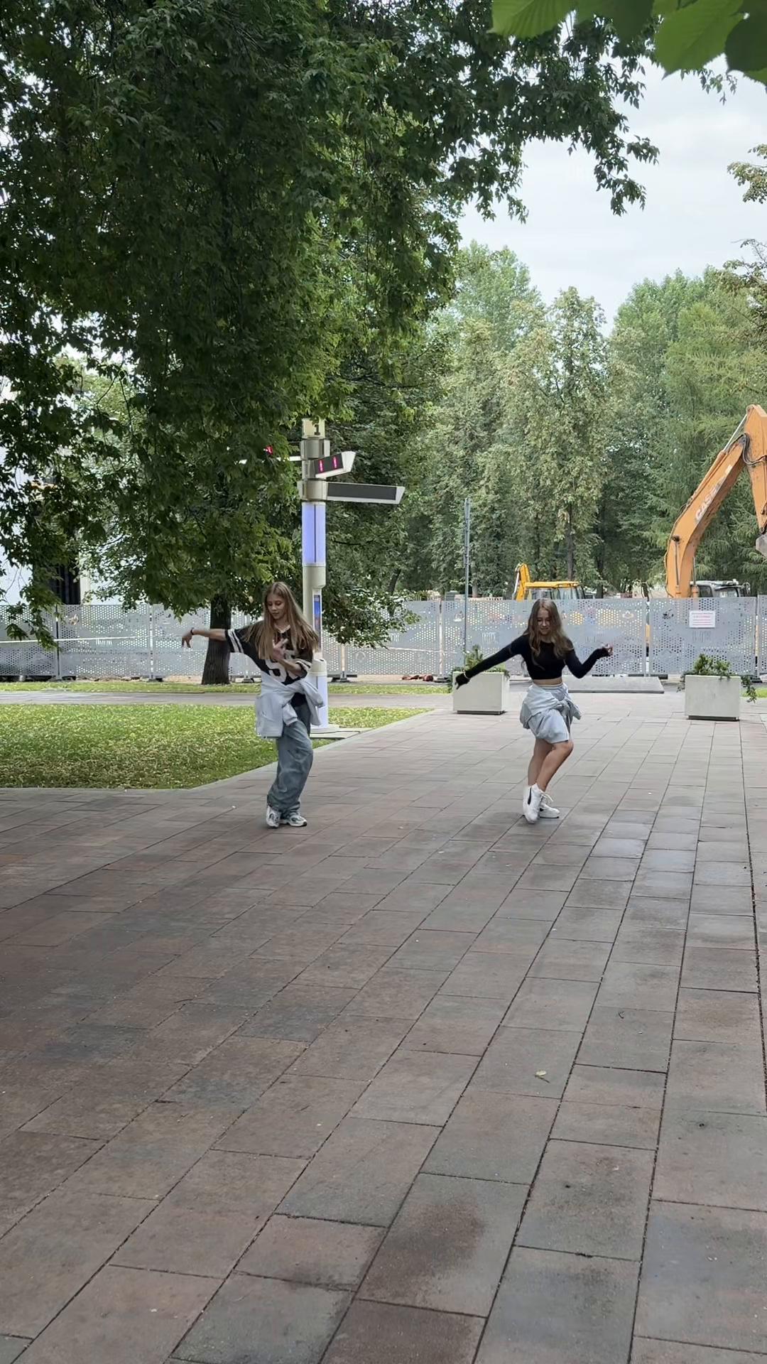 @тгк: Кира Комиссарова