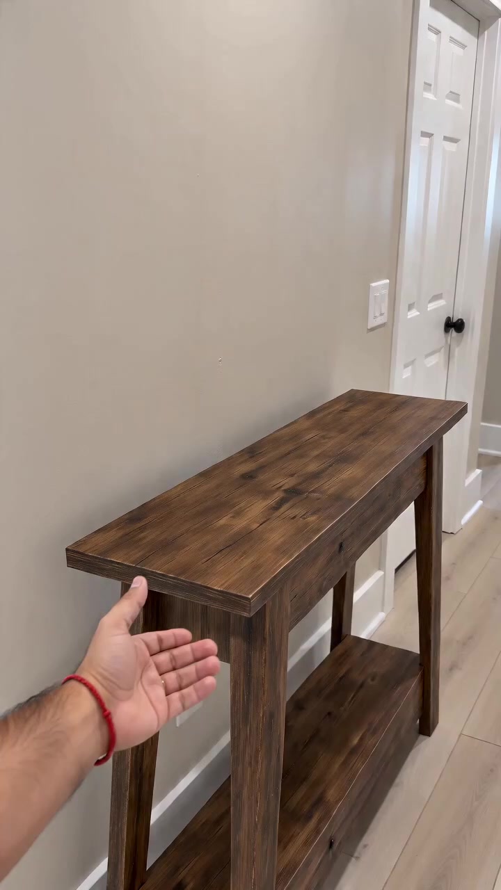 @NeonMaila
