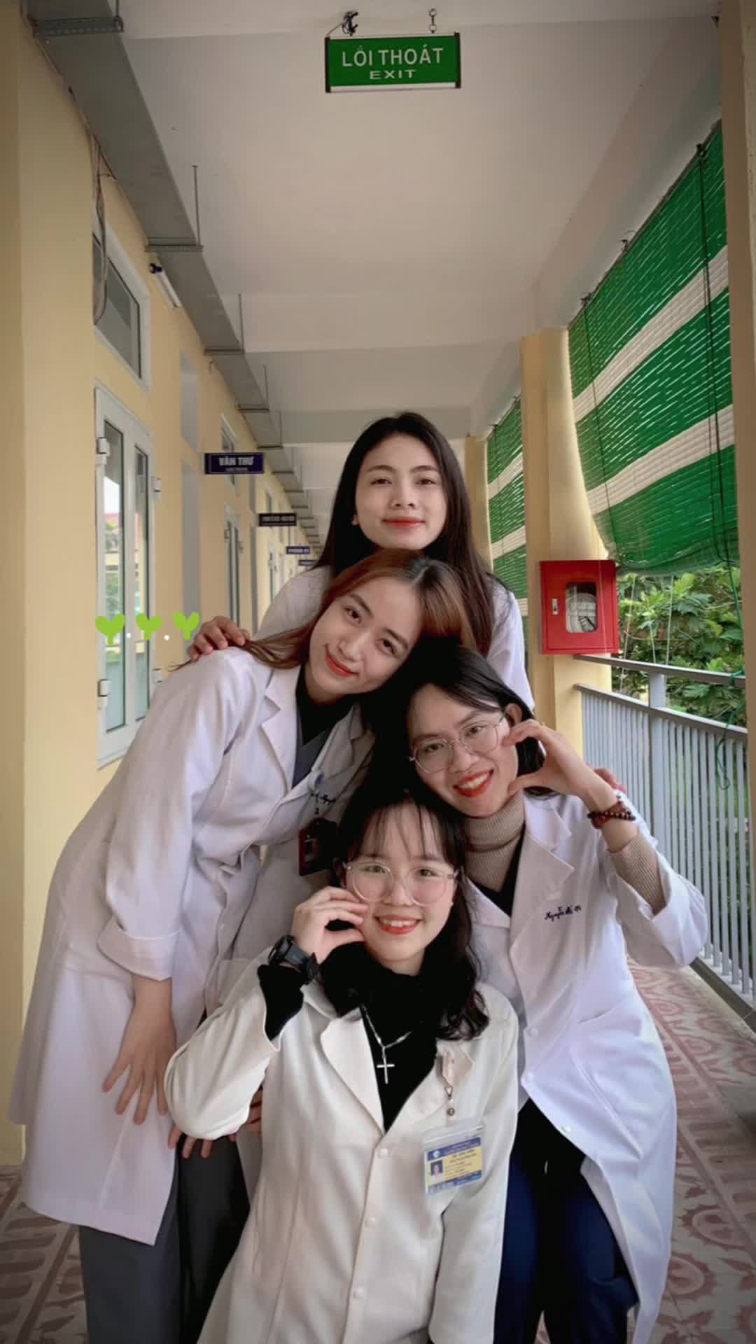 @&Aacute;i&ensp;Vi 👩&zwj;⚕️
