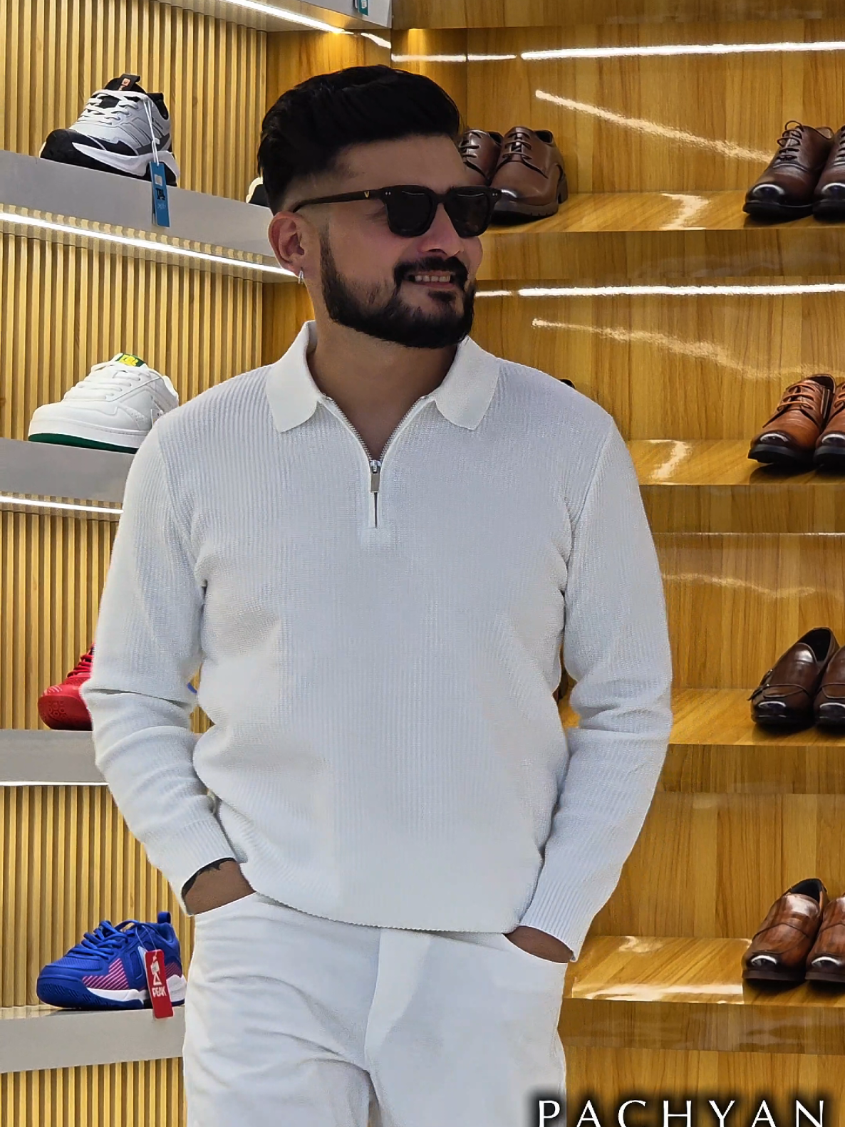 @पछ्याण wears