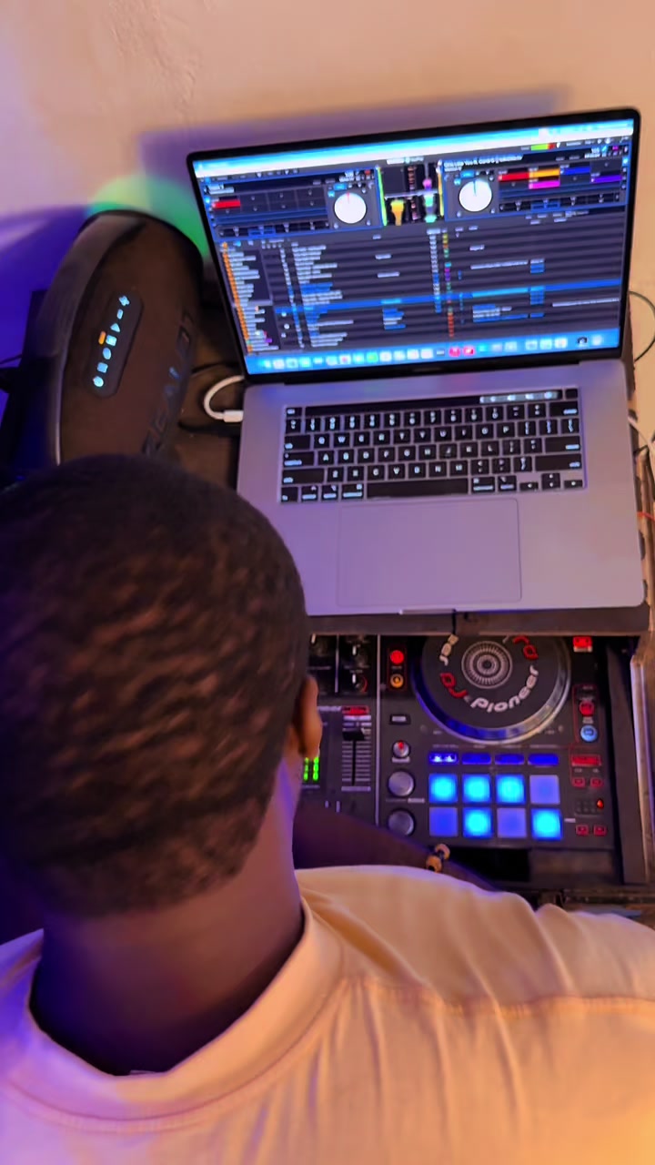 @Dj_Bayorlesky