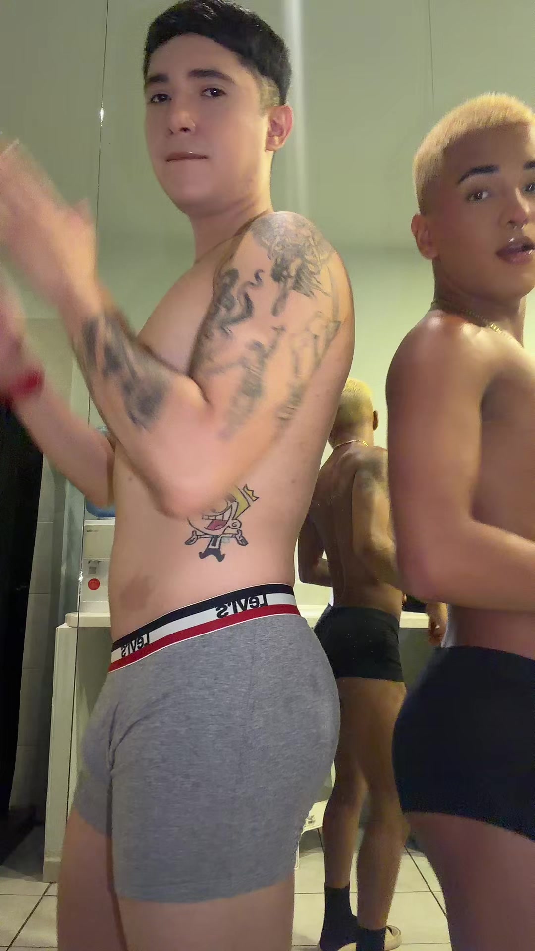 @Adriel G&oacute;mez