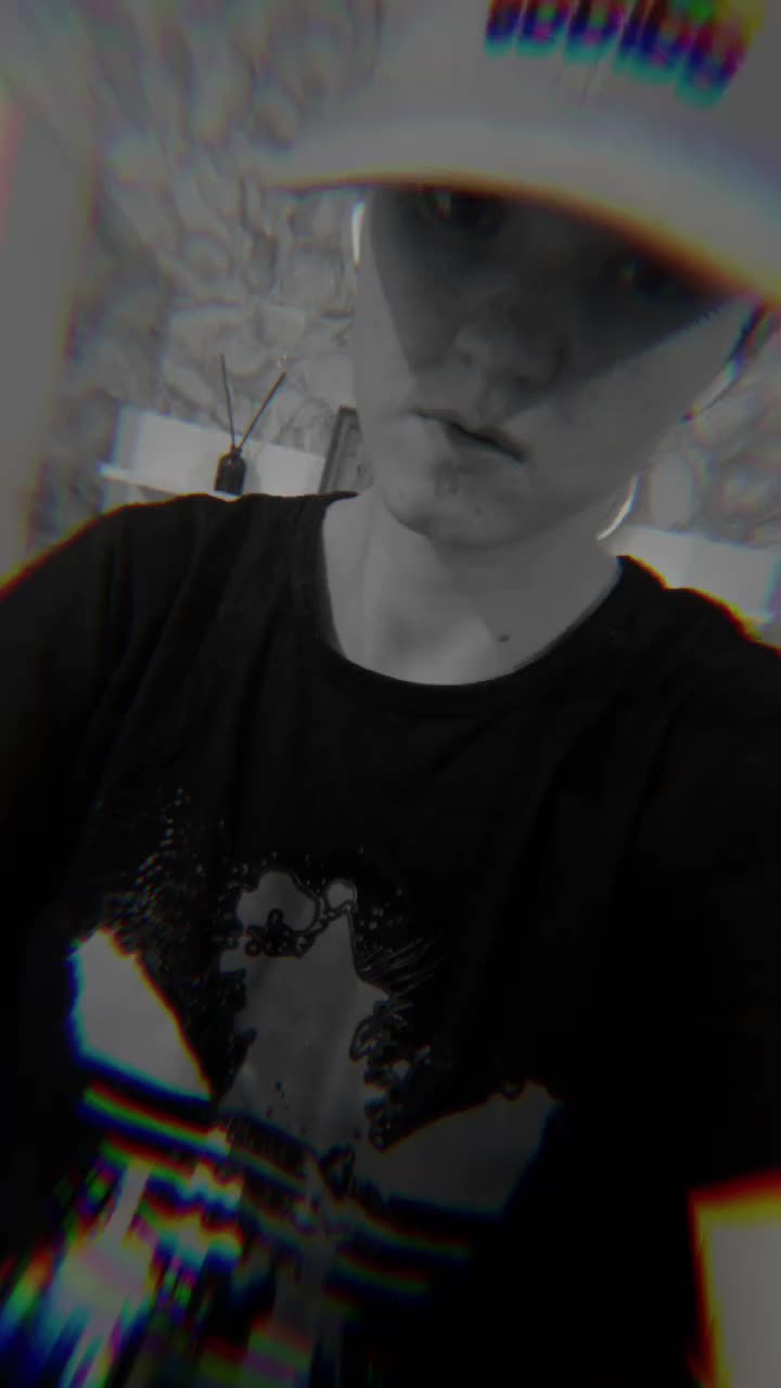 @𝓑𝓻𝓸𝓴𝓮𝓷 𝓗𝓮𝓪𝓻𝓽♡