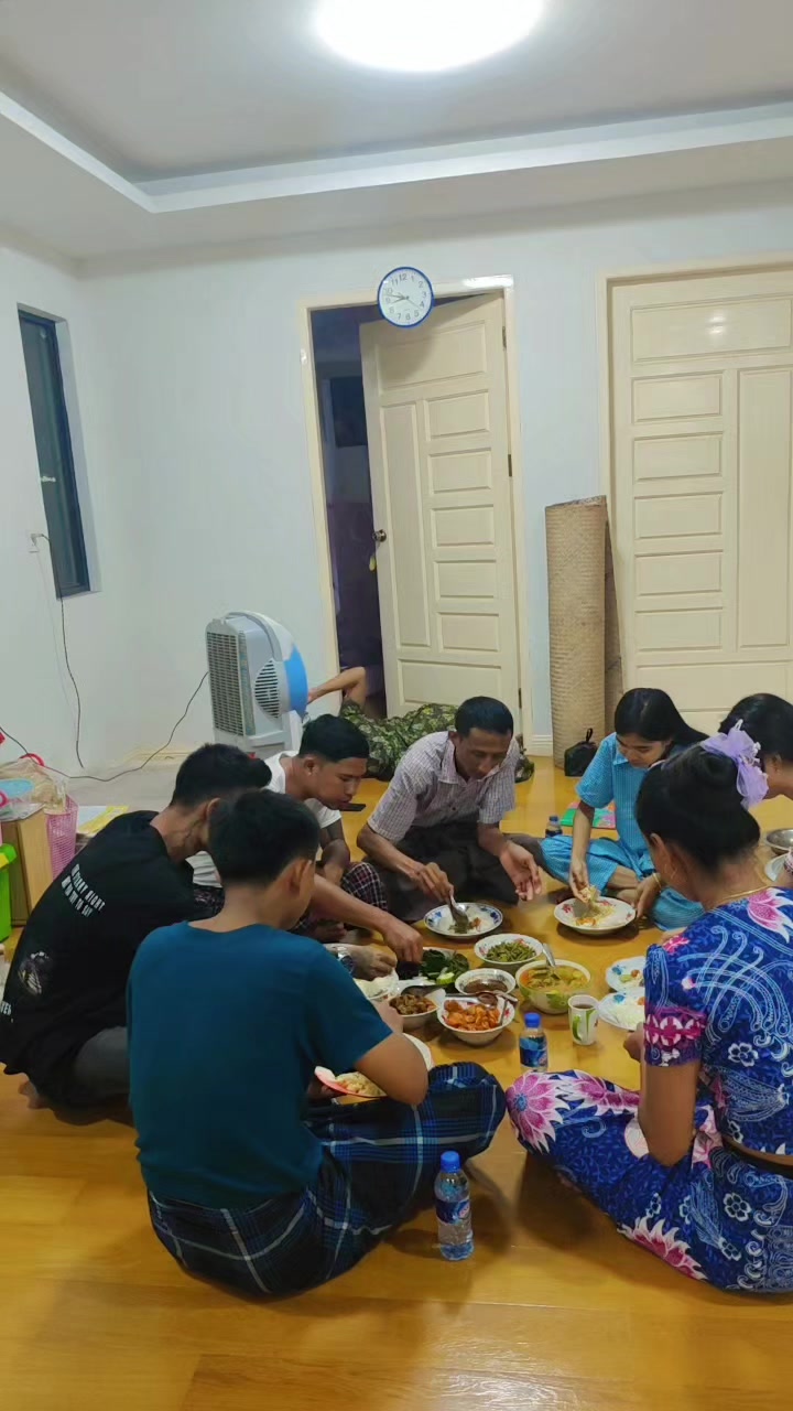 @မီးငယ်လေး အထည်လက်လီ/လက္ကား